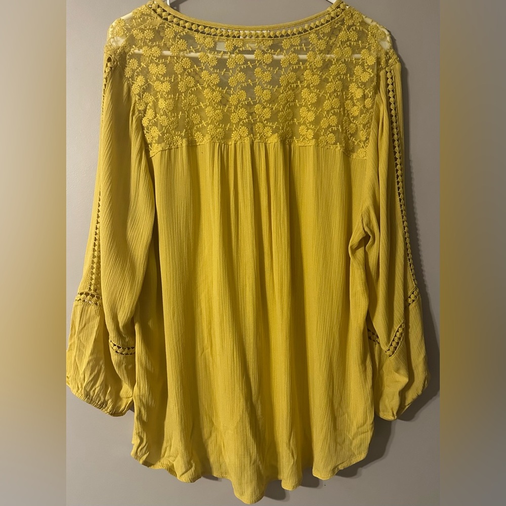 LIZ CLAIBORNE size LARGE Yellow Lace Detail 3/4 length sleeves Top - Picture 2 of 7